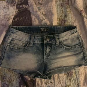 (size 7) low waisted shorts